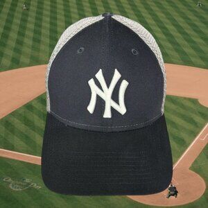 New Era 39THIRTY New York Yankees Black Gray White Fitted Hat Cap Size Small/MD